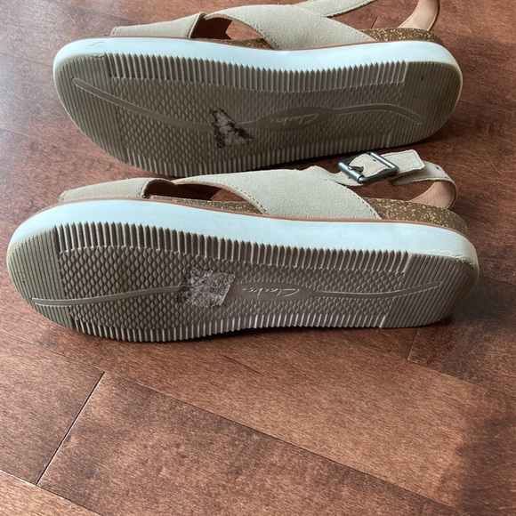 Clarks Elayne Cross Sandals (Sand Suede) - Picture 3 of 8